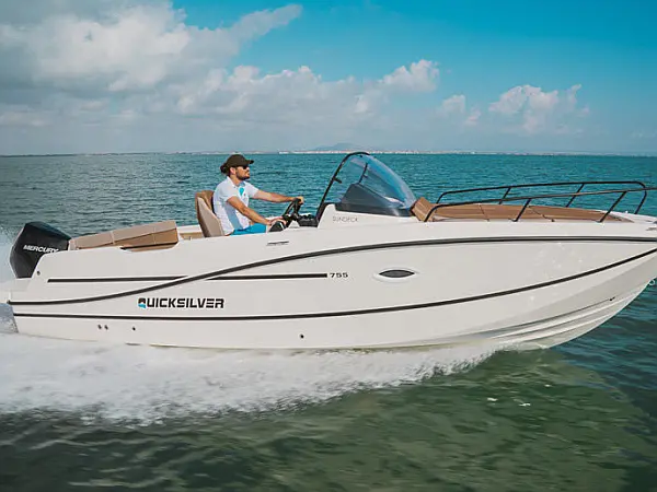 Quicksilver Activ 755 Sundeck